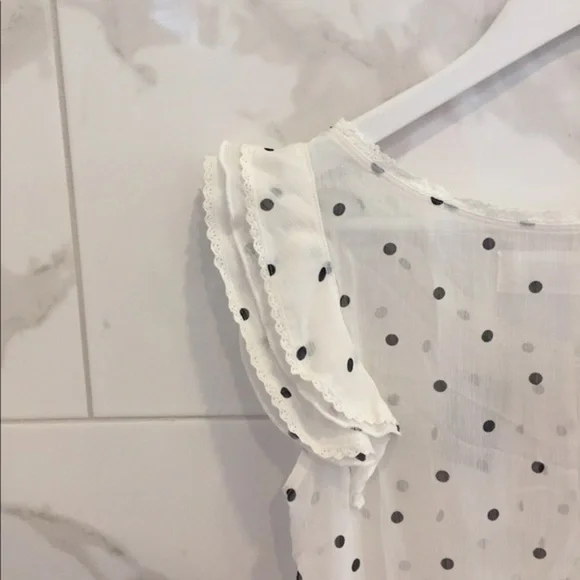 New Abercrombie | Cute Frills & Pokadot Top - Picture 3 of 15